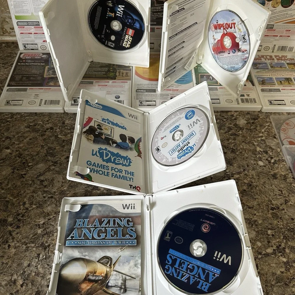 Nintendo Wii Games Bundle Lot 17 Games Band Hero Lego Star Wars Pinball Wipeout
